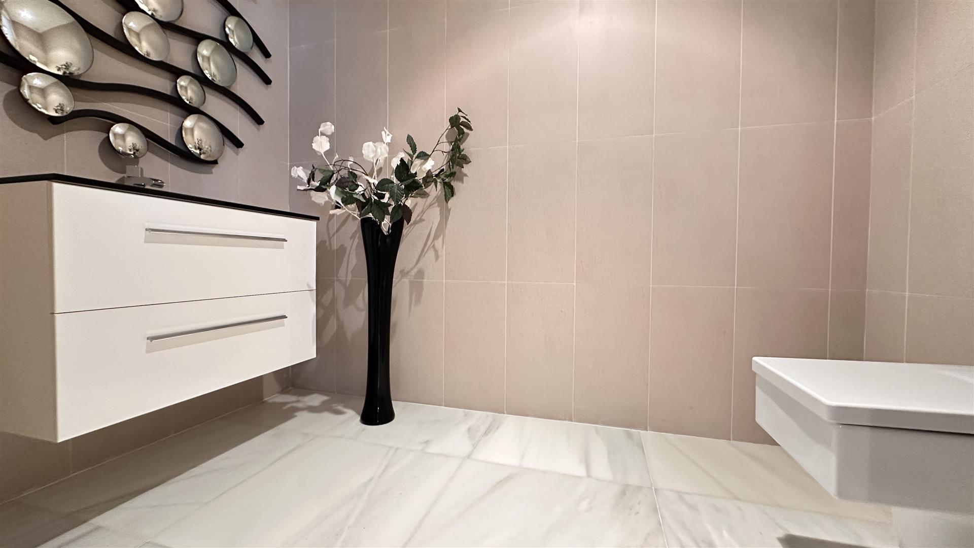 Image of Apartment - 1 Bedrooms - 1 Bathrooms for Sale in Royal Ocean Plaza-Gibraltar, Image 9